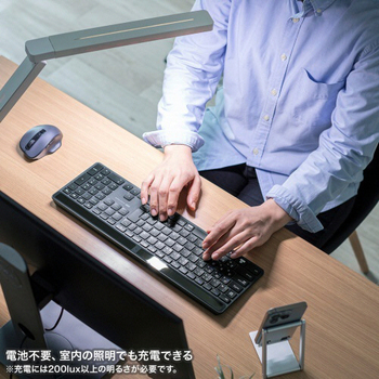 サンワサプライ ソーラー充電Bluetoothキーボード テンキー付き ブラック SKB-BTEC1BK 1台